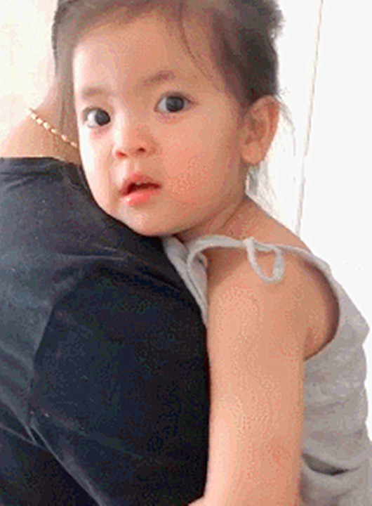 我老公被抢走了，女儿长大后太黏爸爸，妈妈哭笑不得