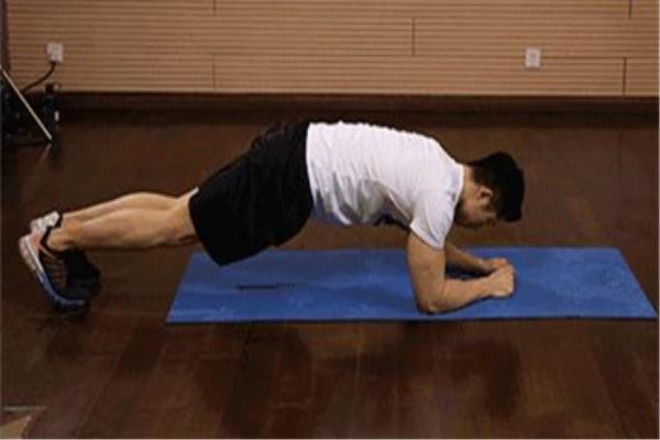 一对哑铃练胳膊和胸肌的动作,一对哑铃练出好身材健身教学