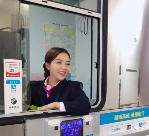 高速公路收费员离职率高吗,正式高速收费员的待遇