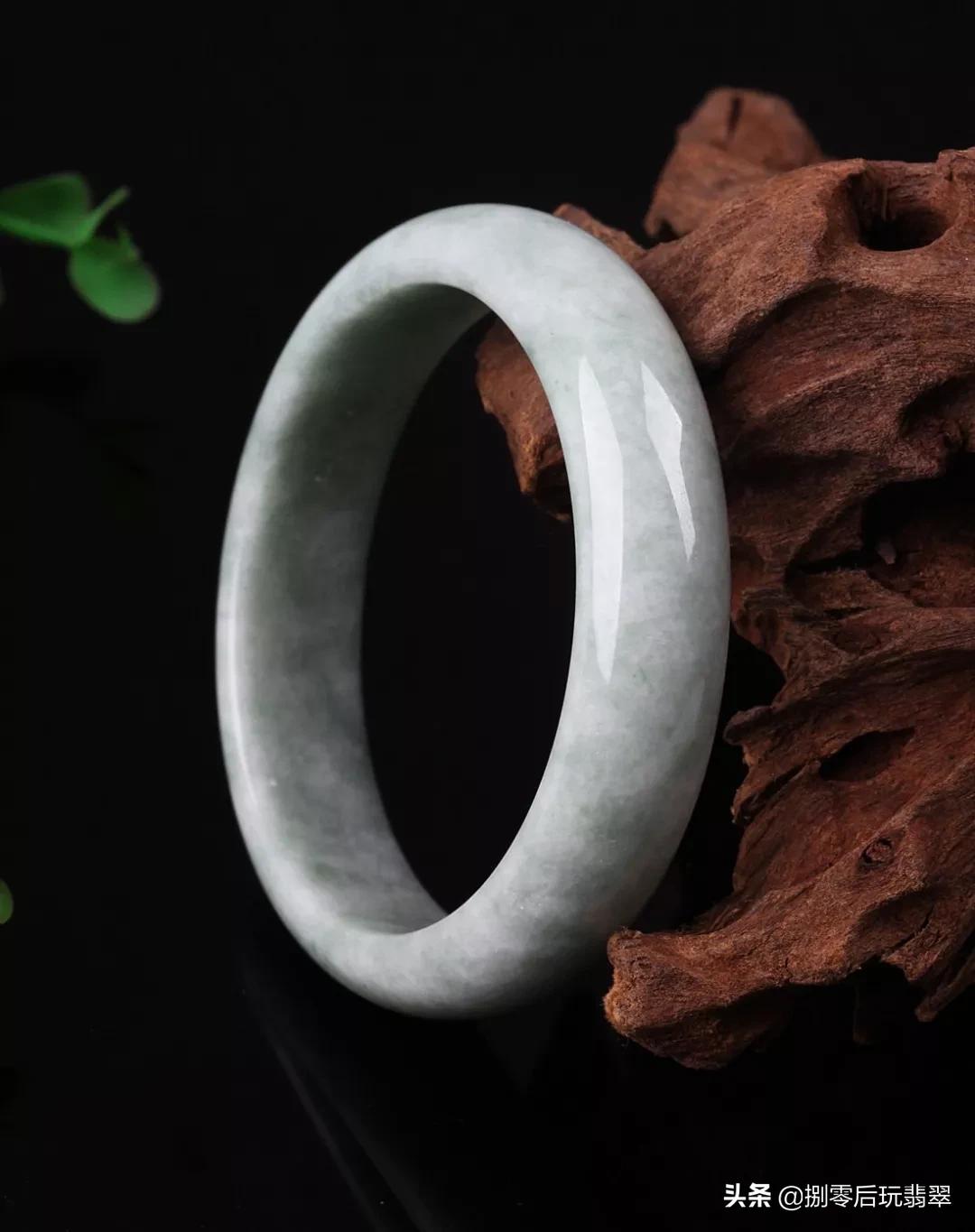 水头好的豆种翡翠手镯多少钱,豆种翡翠的水头