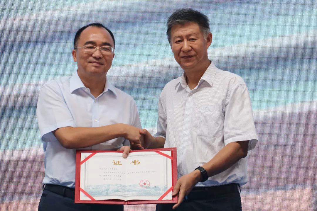 投资3亿的体育馆,投资300亿建大学