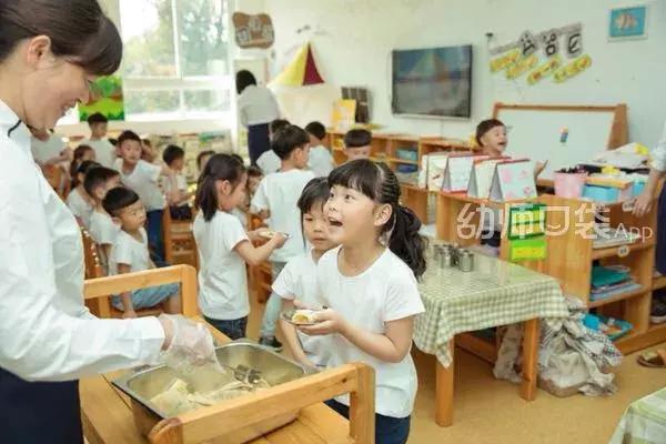 毕业最创意的毕业照多人,毕业照用什么造型好看