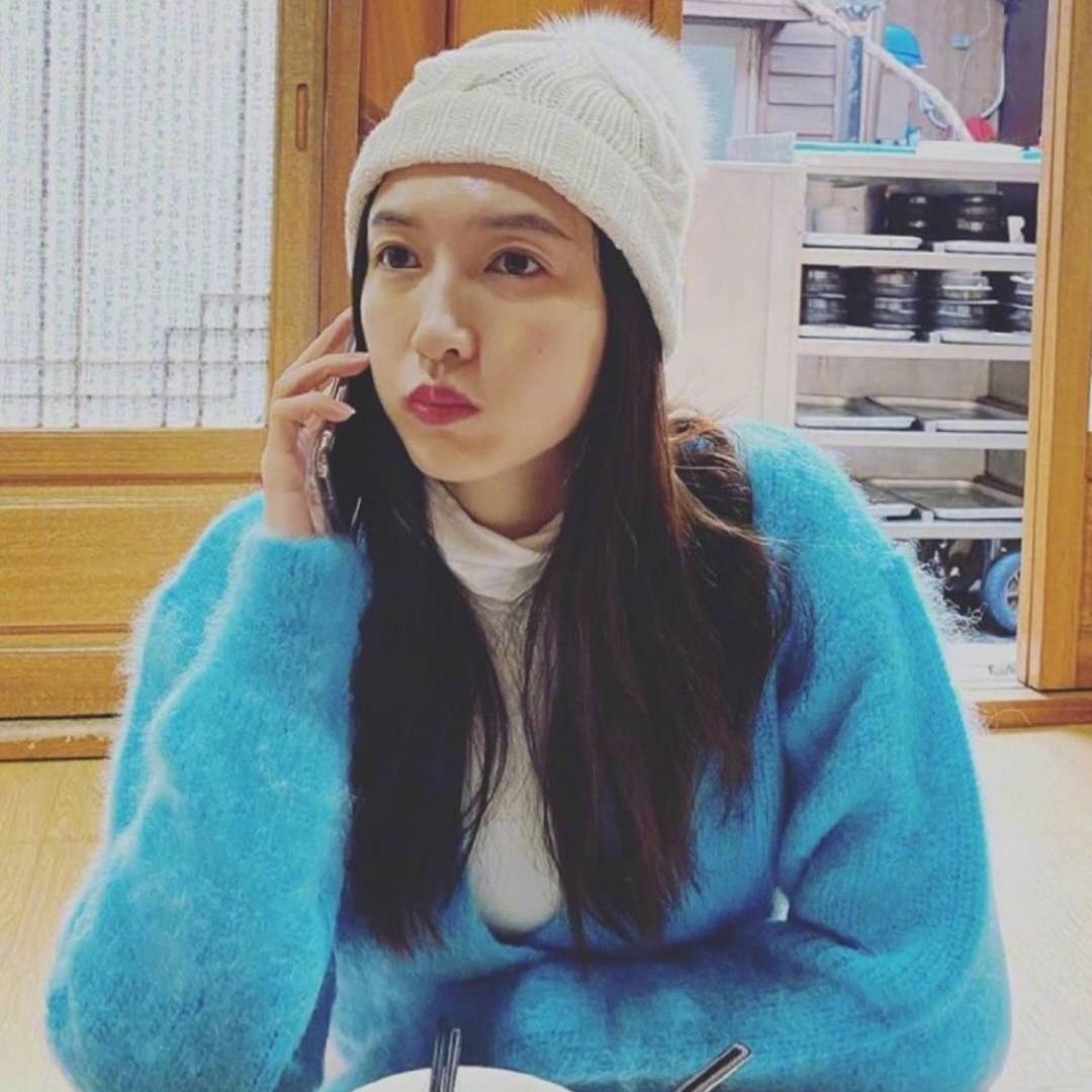 江疏影穿浅绿色,江疏影内搭荧光绿