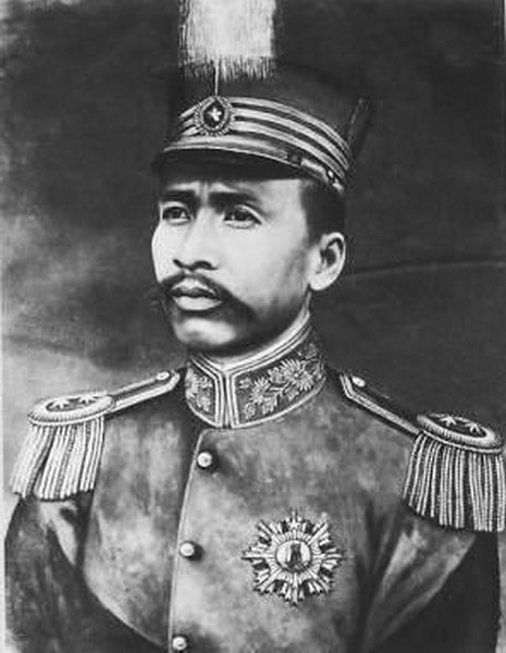 八一起义为什么选择南昌？*德朱**同窗是省主席，结拜兄弟是驻军军长