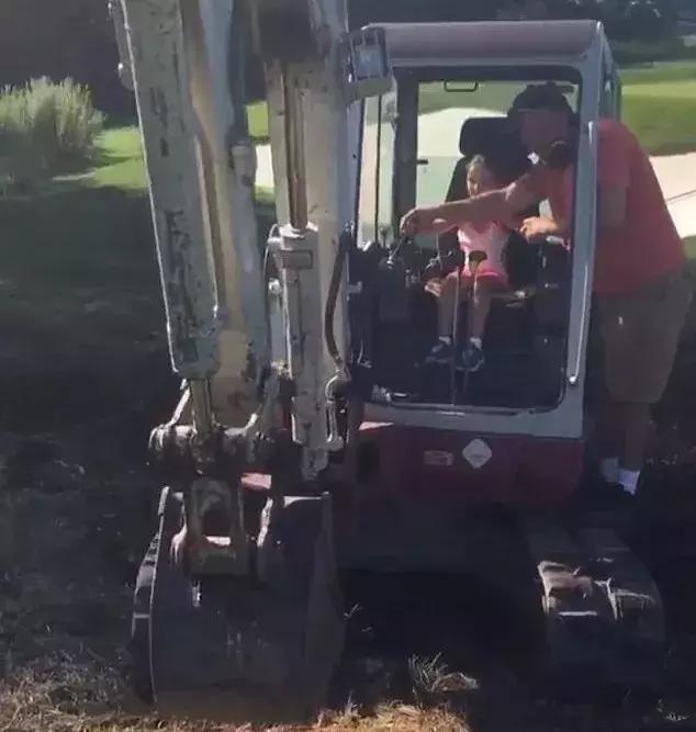 特朗普三个女儿合影照片,特朗普女儿100张罕见照片曝光