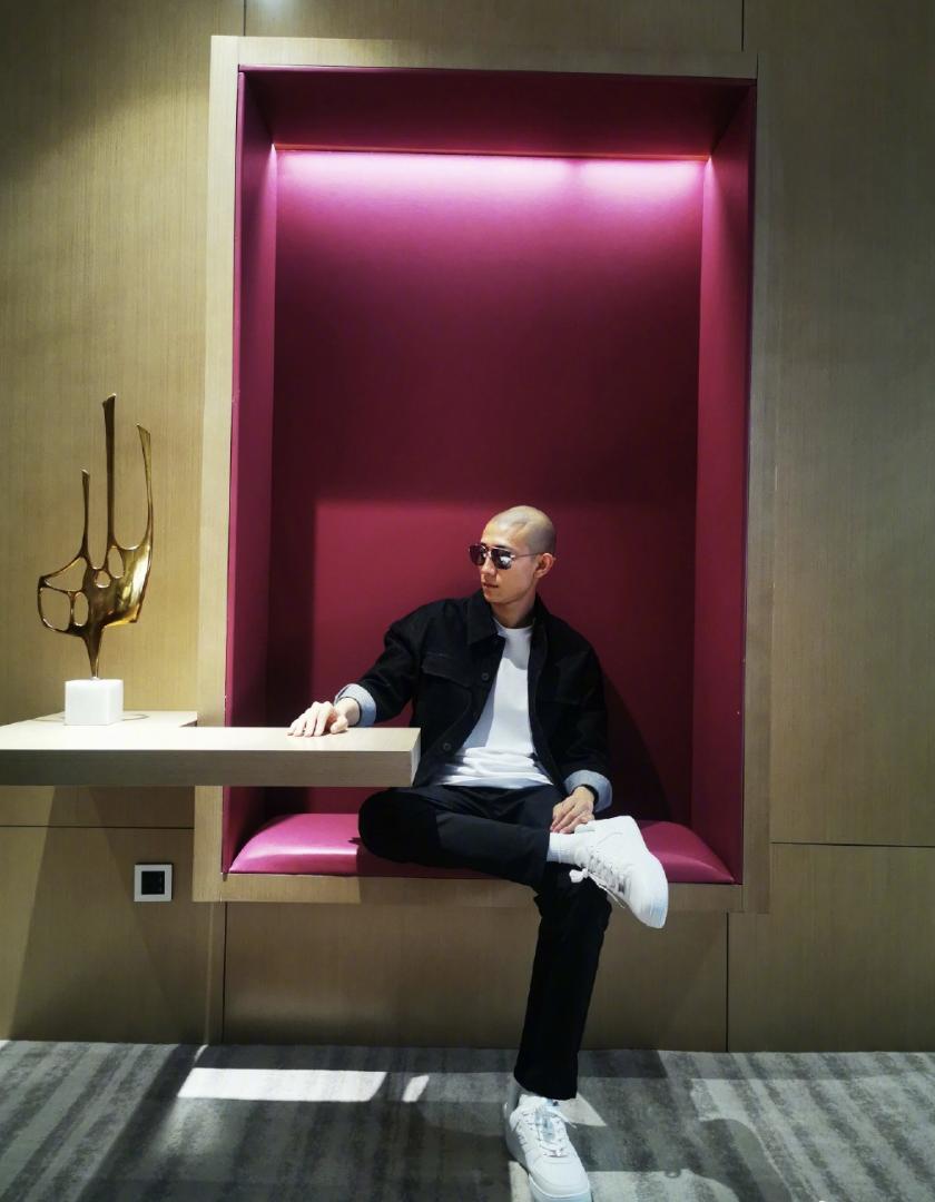 张一山发微博给杨紫庆生照片,张一山发微博给杨紫庆生评论区