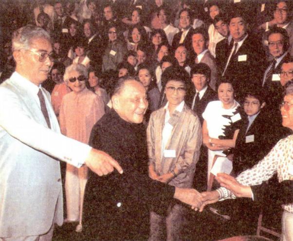 1979年改革，没钱发展怎么办？邓公请5位大佬涮羊肉，点将荣毅仁