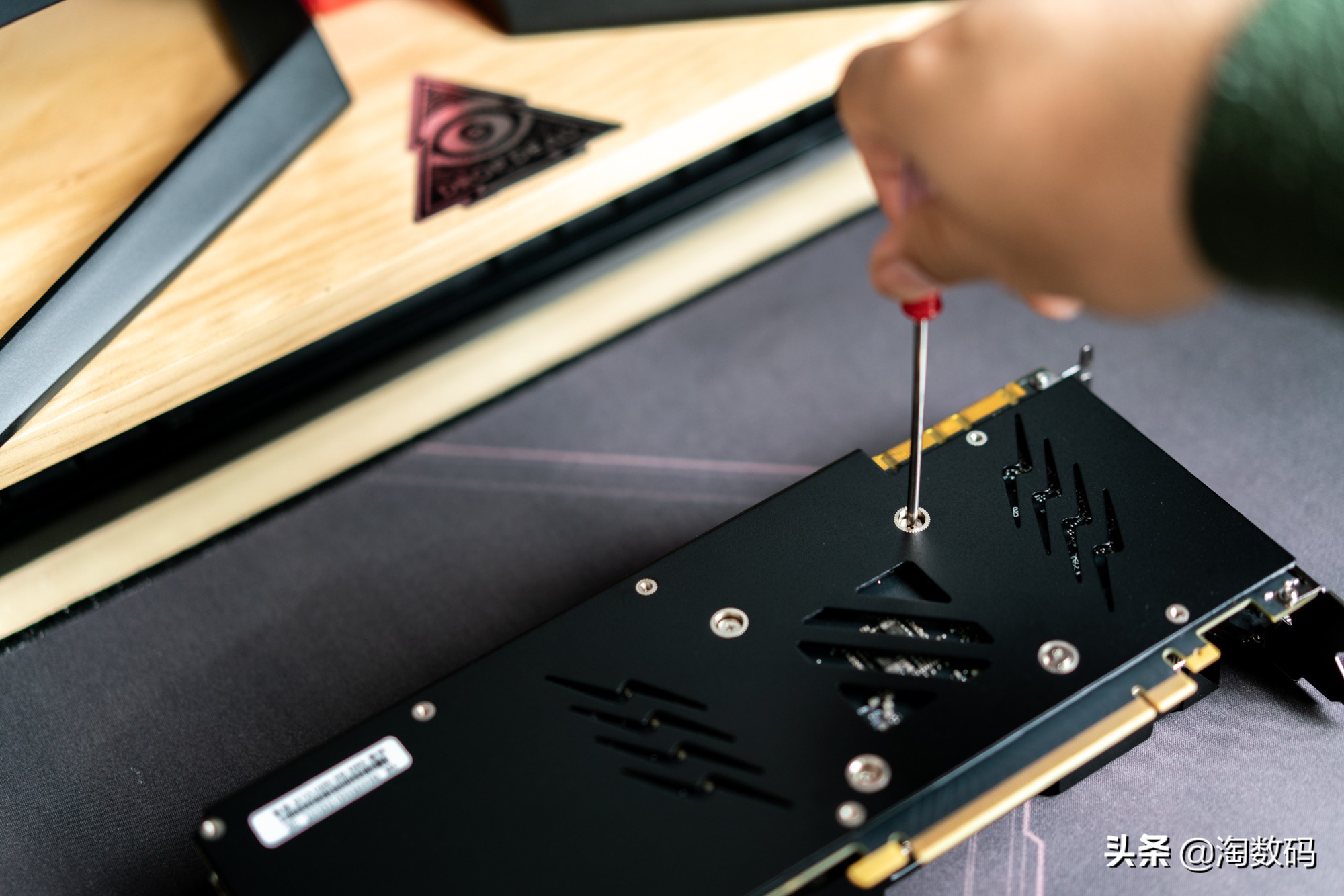 ￥1799买GTX1080全新显卡，你这让GTX1660Ti怎么活？还带一年保修