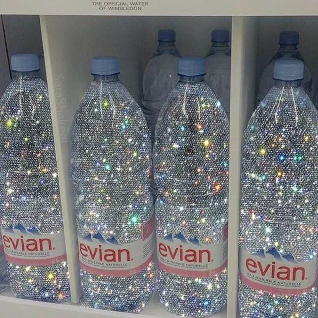 万物皆可「施华洛世奇」！大概没有这个妹子造不出的blingbling