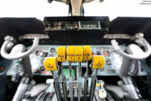 全面探索安-225，这个世上最大的飞机，32个轮子640吨起飞重量