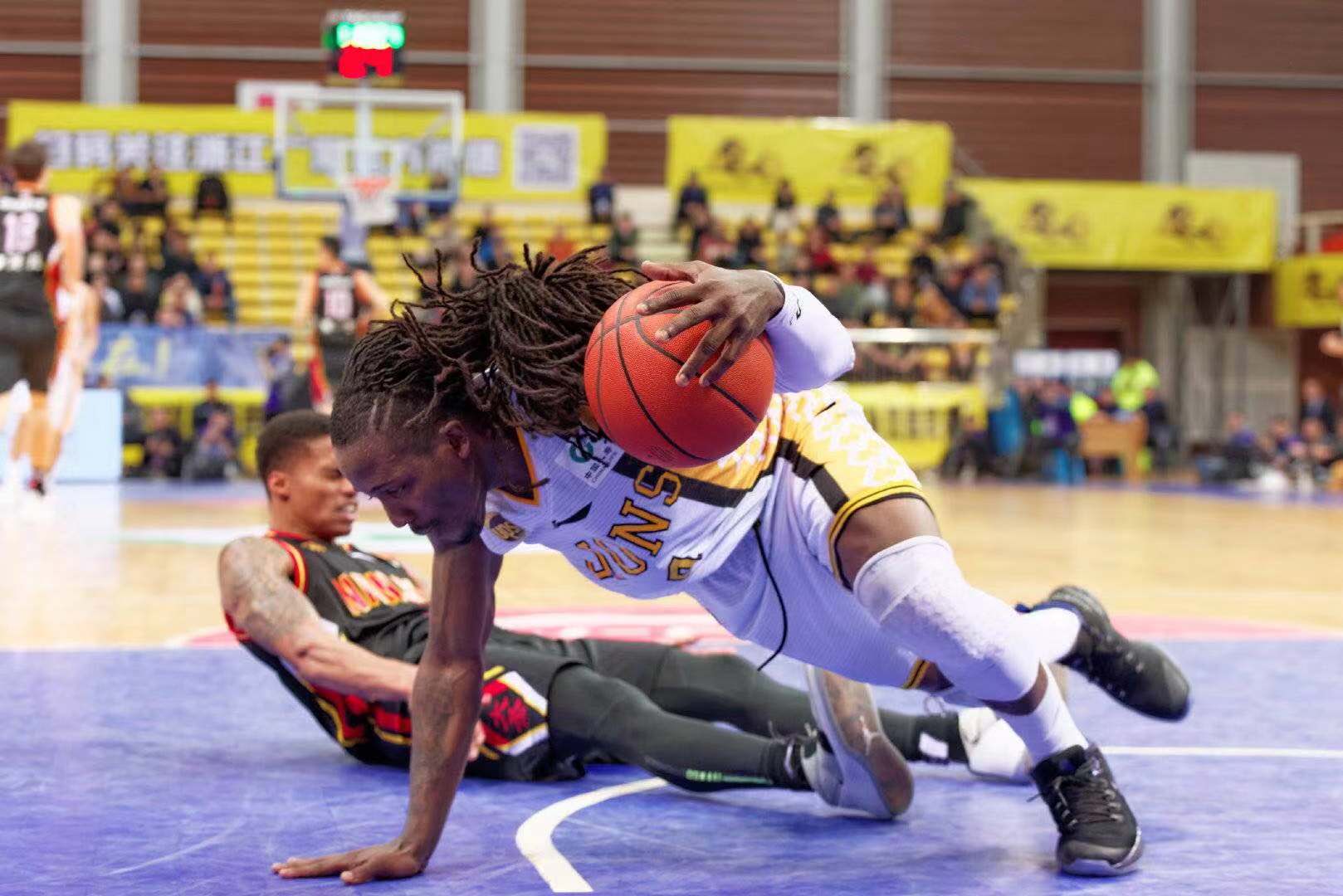 广厦两连败是为了避开新疆吗,广东男篮负于广厦遭遇两连败