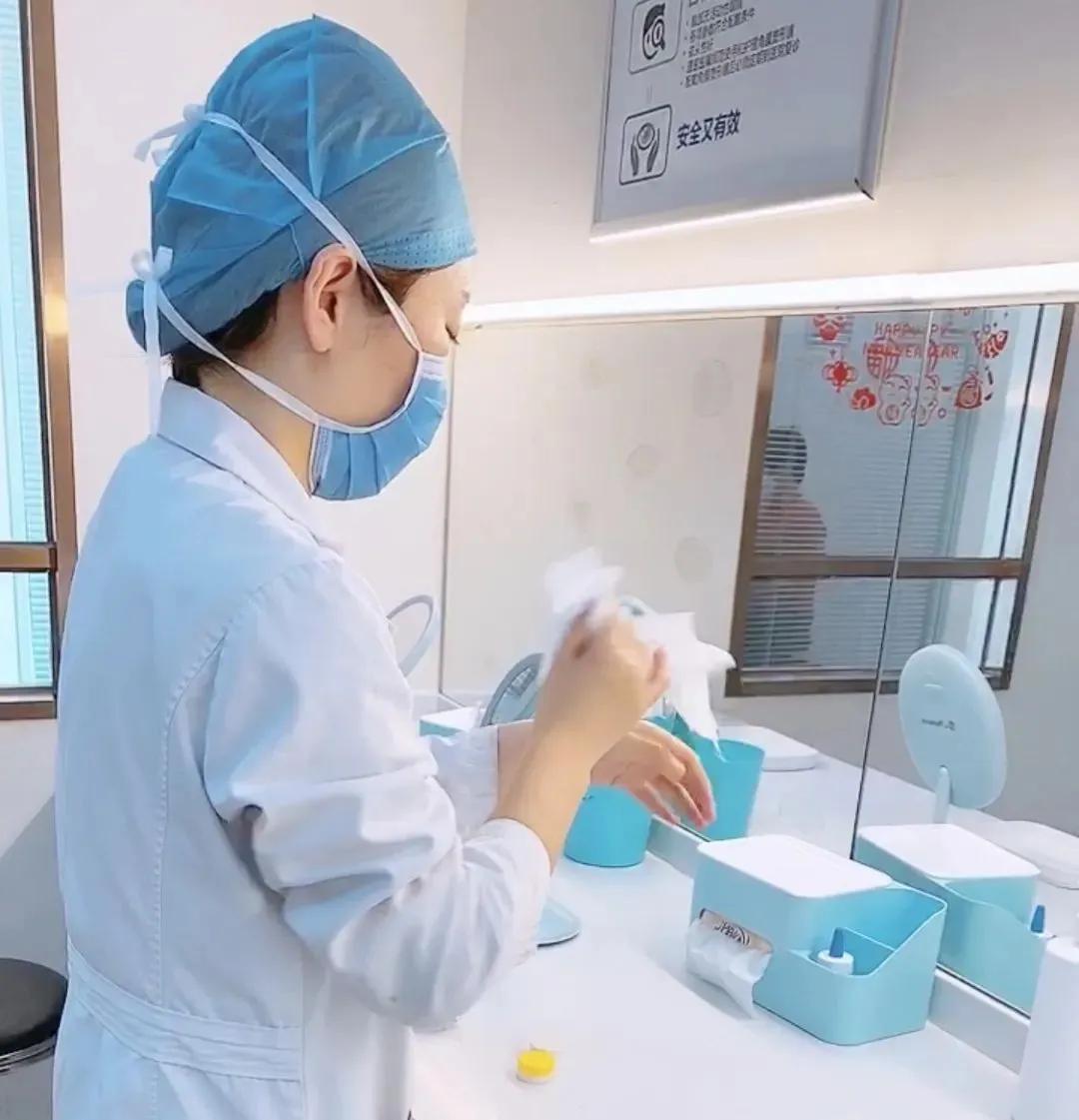 隐形眼镜怎么摘新手一次成功,隐形眼镜怎么摘都摘不下有影响吗