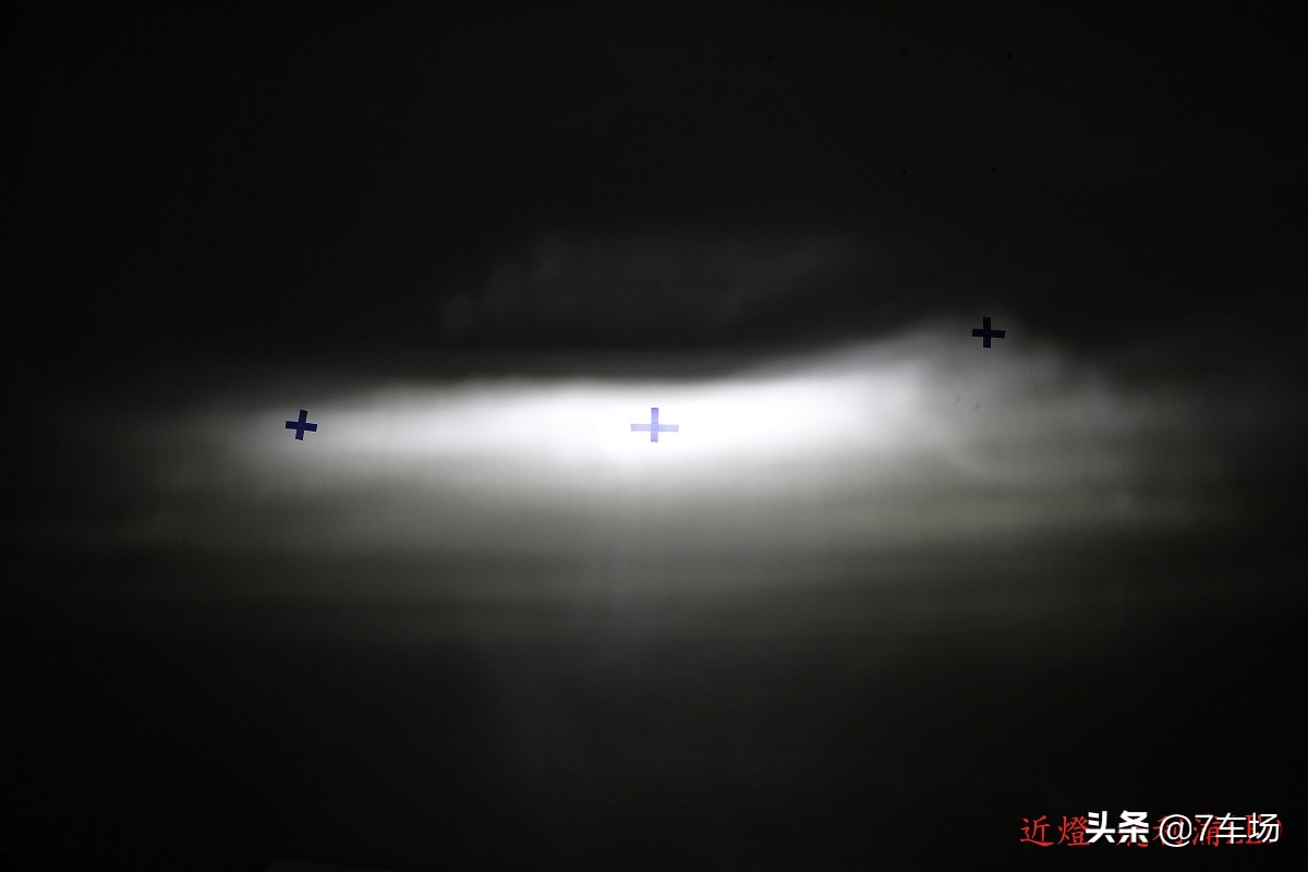 车灯如何选择灯泡,车灯改为led灯好还是卤素灯泡好