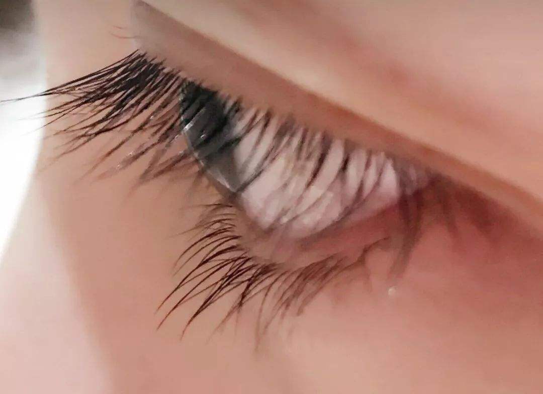 睫毛膏怎么使用才不晕妆,兰蔻睫毛膏使用方法