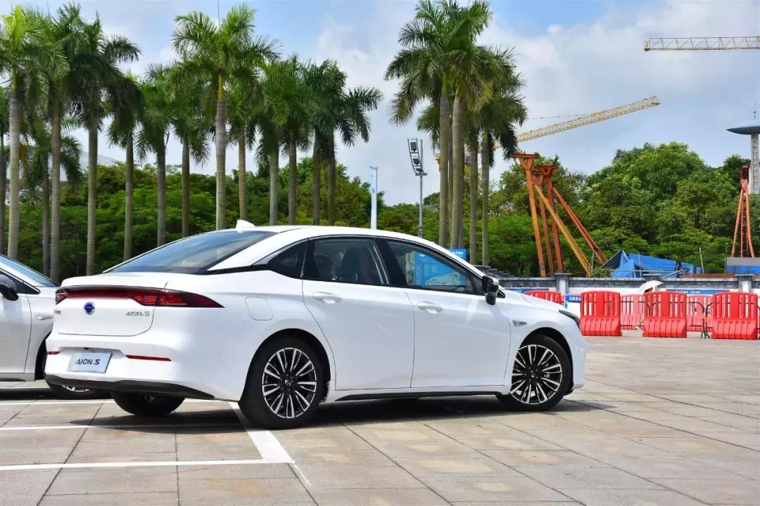 广汽新能源aions按键功能,广汽新能源埃安aions怎么锁车