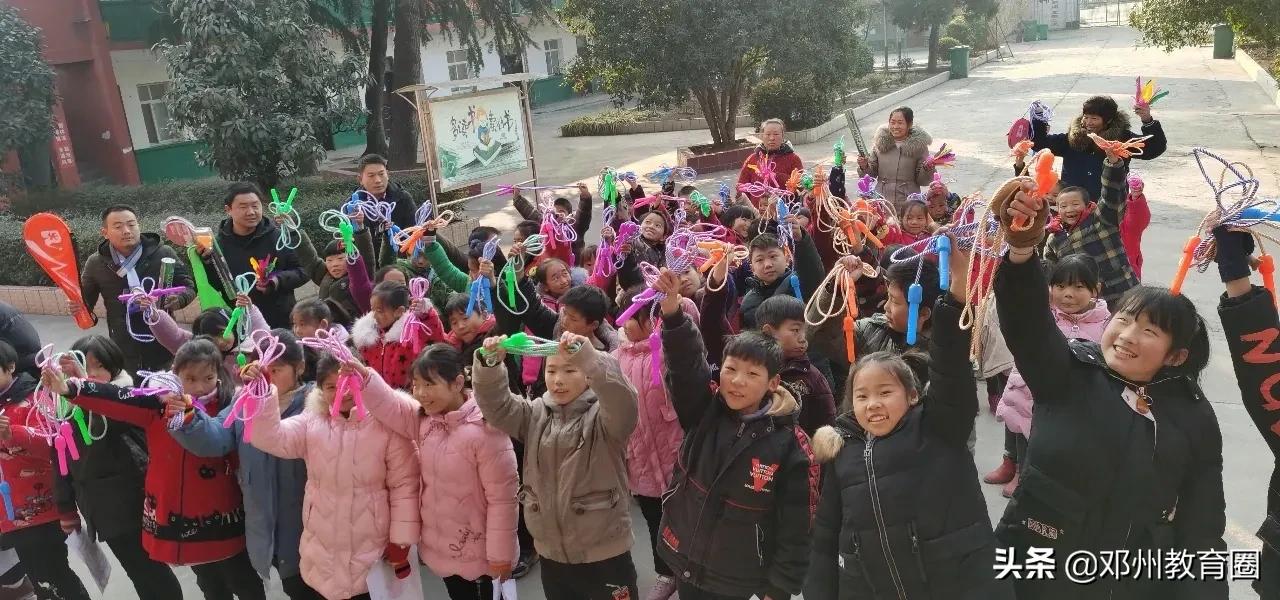 爱心人士为小学捐赠操场,爱心人士为小学捐赠操场感谢词