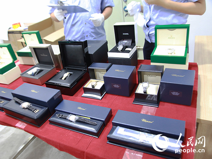 海关查获特大走私案,厦门海关走私奢侈品案件