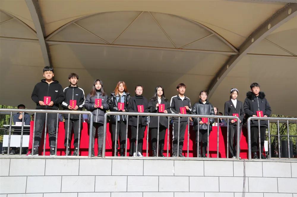 阜新高等专科学校隆重举行2020-2021学年度开学典礼暨新生军训闭营式