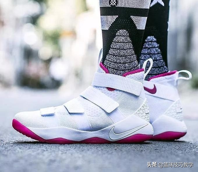 高帮篮球鞋更保护脚踝吗,有碳板不容易崴脚的篮球鞋