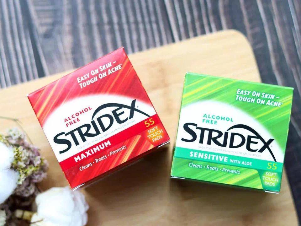 脸上有个光滑不痛不痒的小疙瘩,脸上皮肤粗糙长疙瘩是怎么回事