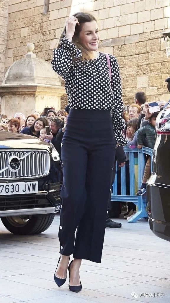 从OL到高管，安妮海瑟薇的职场穿搭，真的是最完美的模板