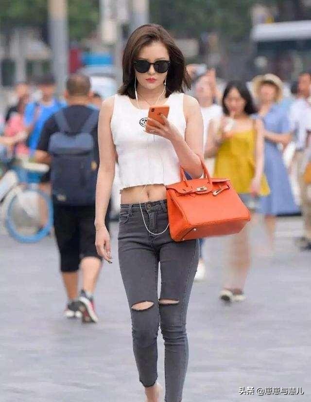 精致的瑜伽裤装扮彰显女神风范,时髦大方的瑜伽穿搭展现