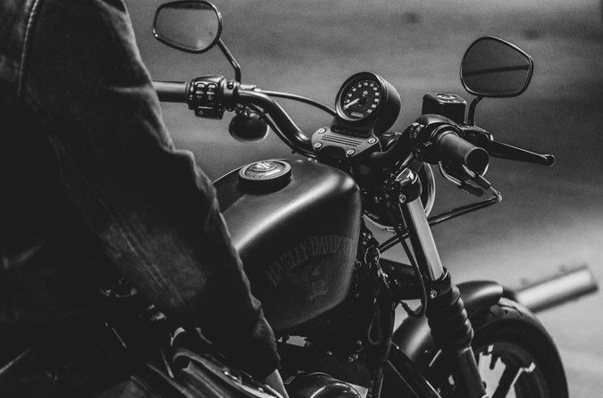 哈雷883硬汉加速视频,哈雷摩托车883硬汉最高时速