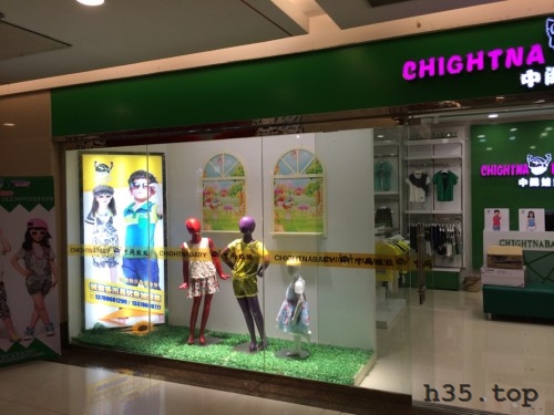 最新童装店双门头装修效果图,童装店怎么装修才有顾客