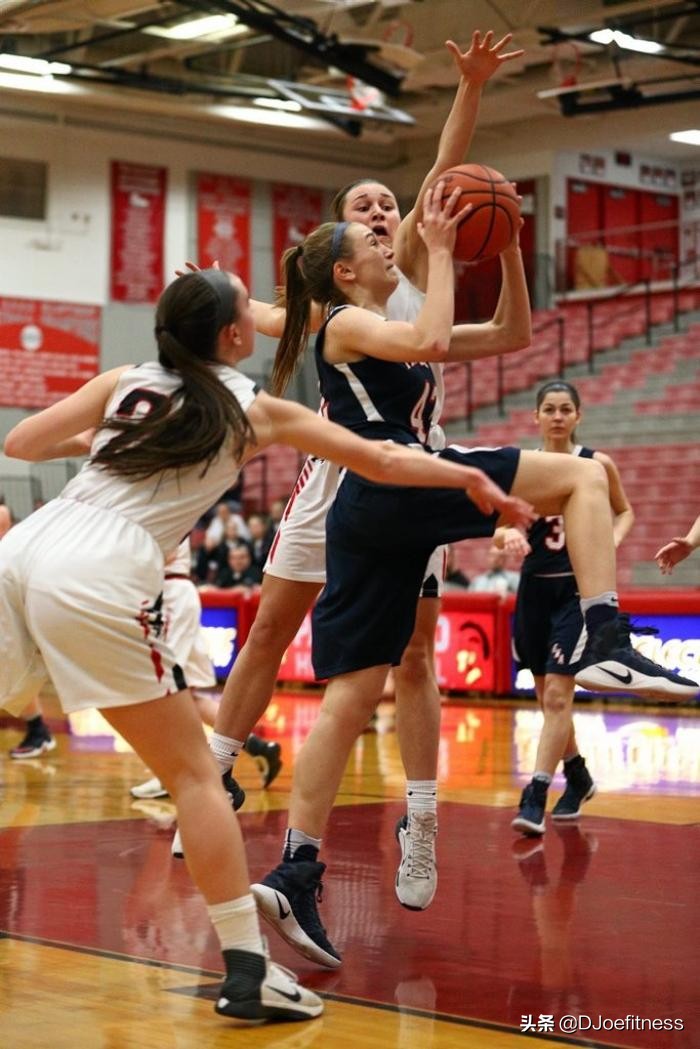 深蹲腿部训练进阶动作,深蹲的四个变化强化你的腿部锻炼