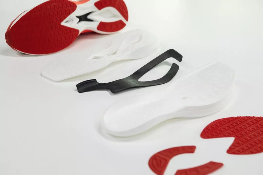 亚瑟士碳板跑鞋metaspeedsky,up302.0elite碳板跑鞋