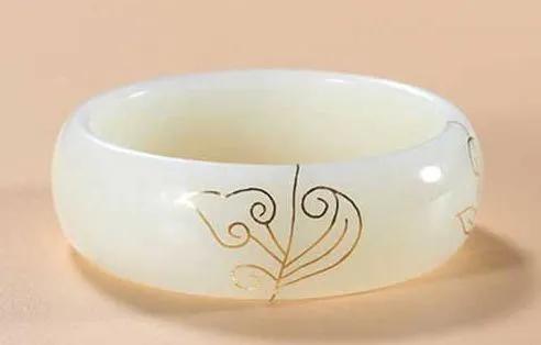 玉石吊坠摔裂了怎么修复,玉镯子里面被摔出裂纹了