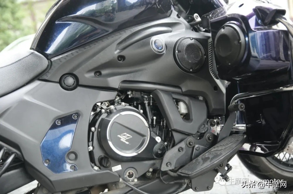 29990元起隆鑫500双缸平台跑车摩枭500RR上市