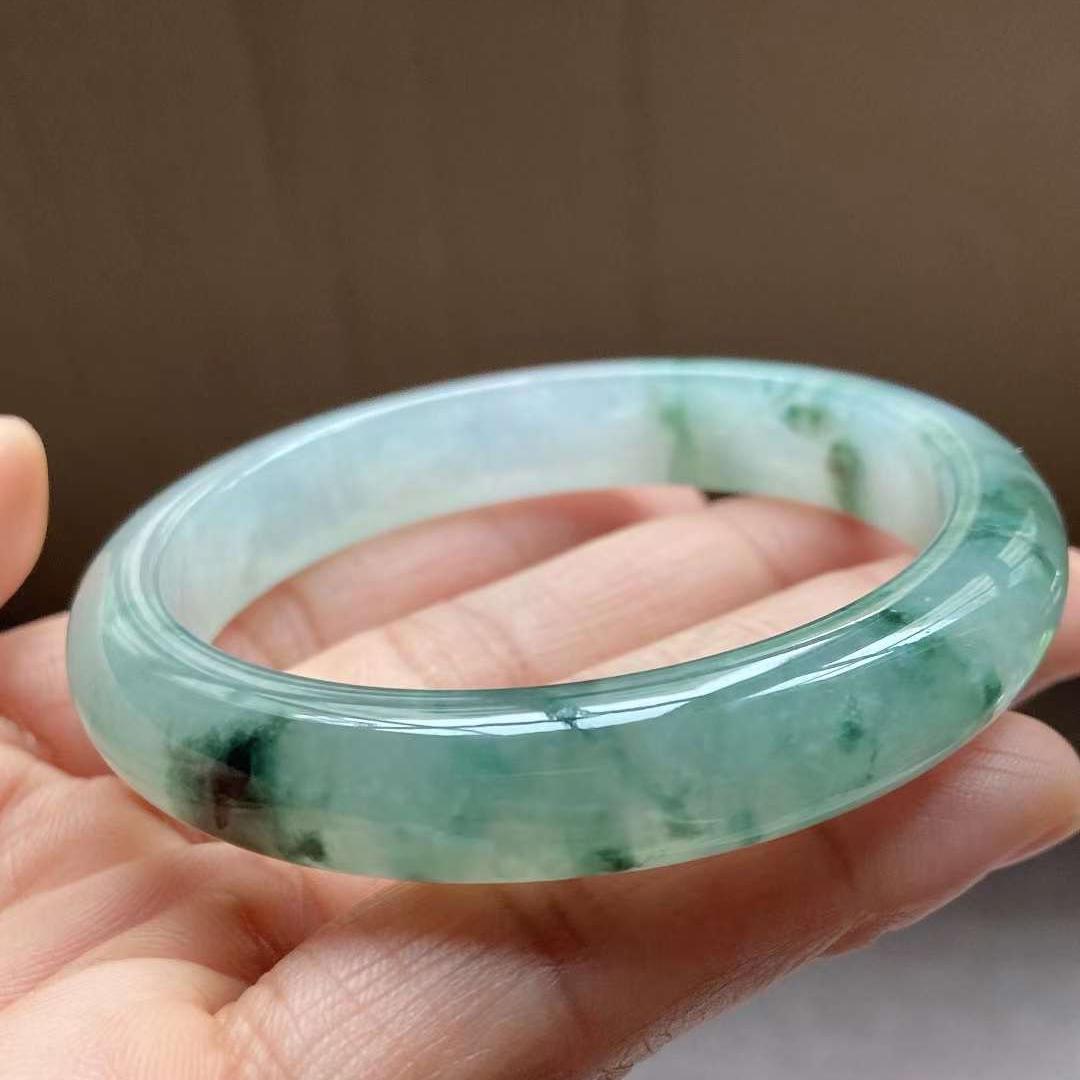 翡翠手镯怎么选比较好,翡翠手镯如何挑种水