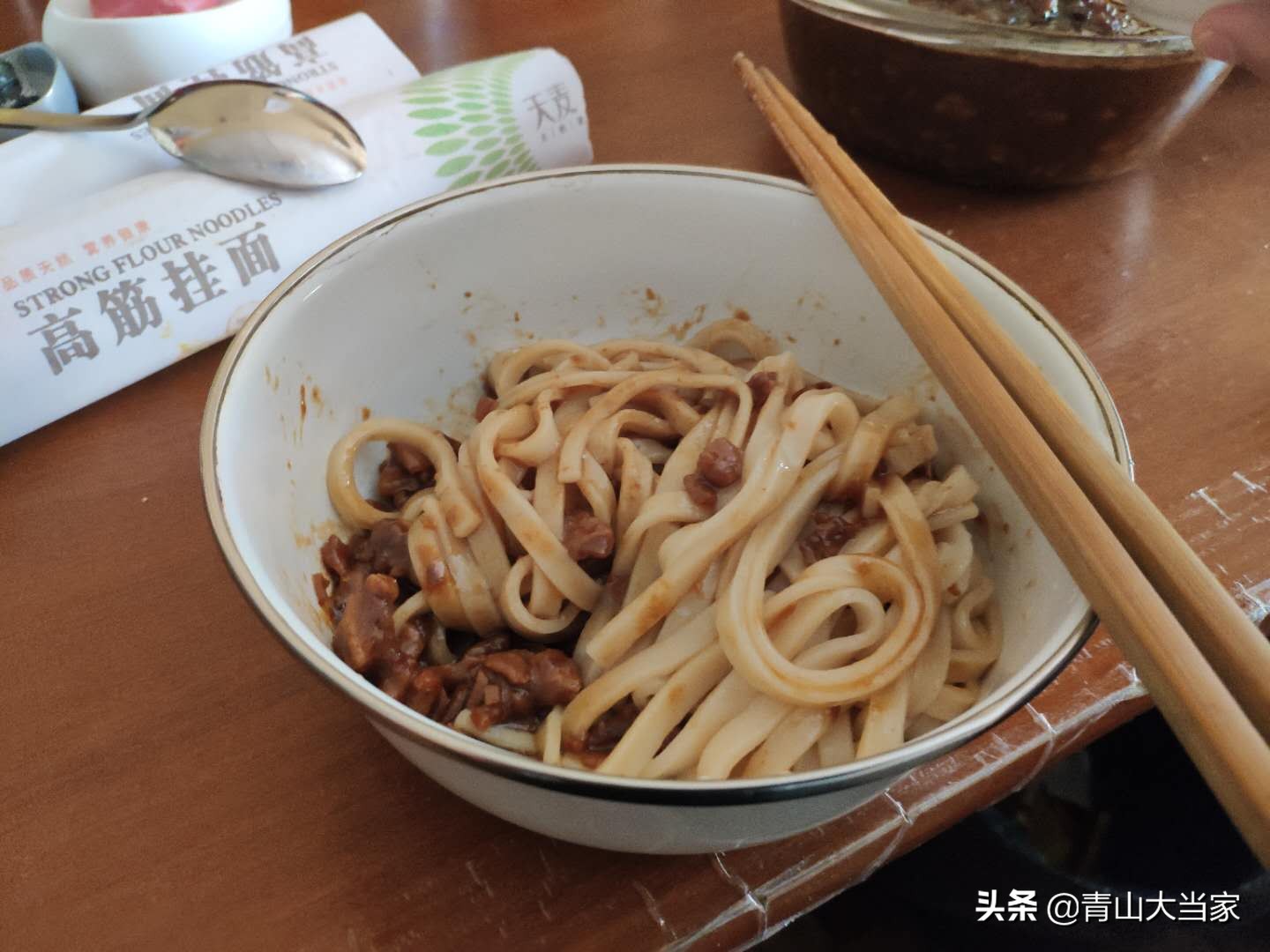 一碗炸酱面来俄罗斯居然翻了10倍，留学生自己做也得一百多成本