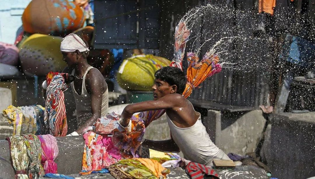 疫情失控的印度的大型洗衣场