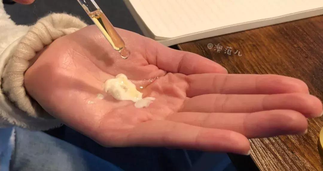 给干枯的身体洒水,给肌肤补充水分让皮肤放松