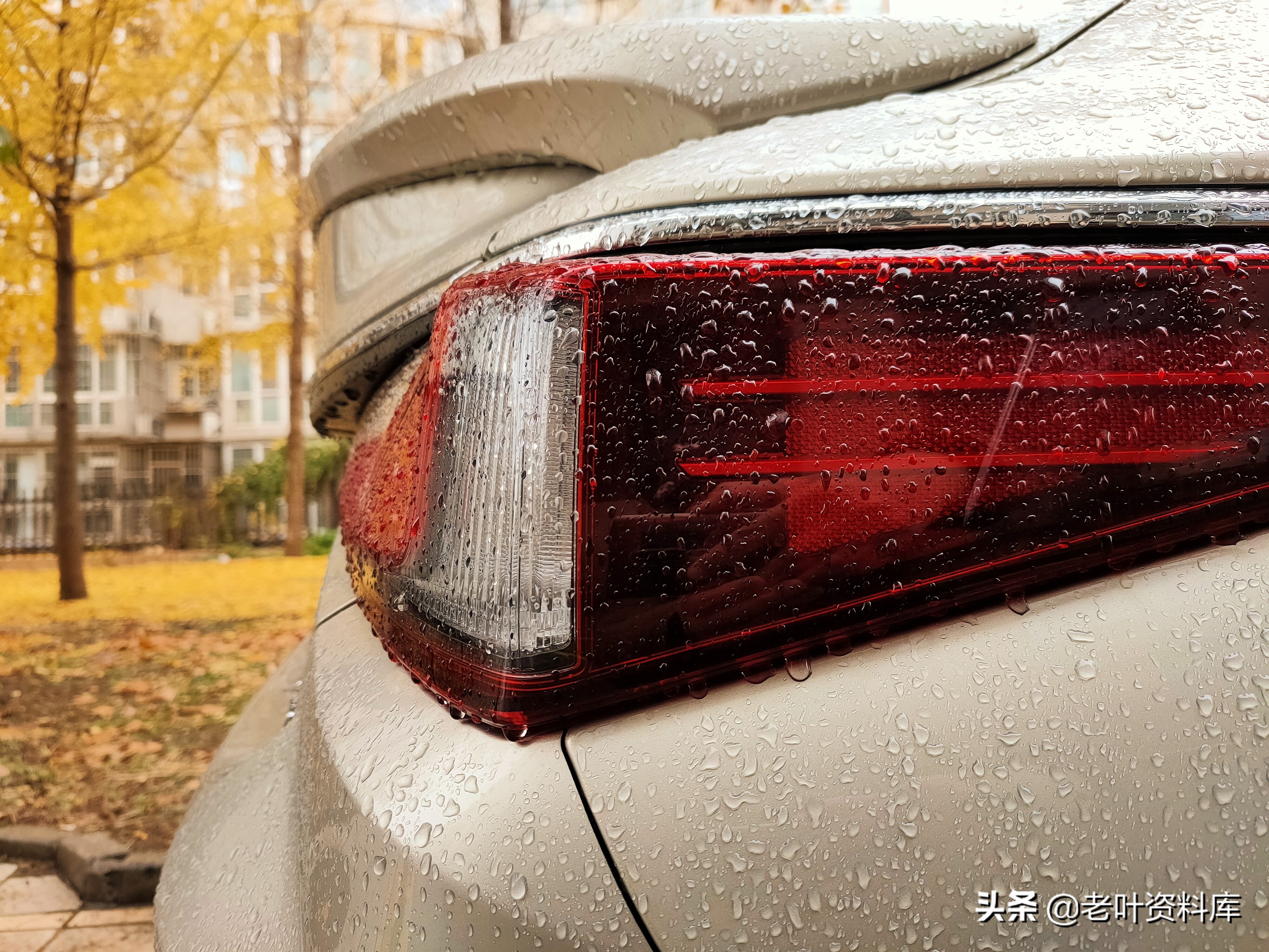 雷克萨斯es300h百公里多少个油,雷克萨斯es300h一公里2毛