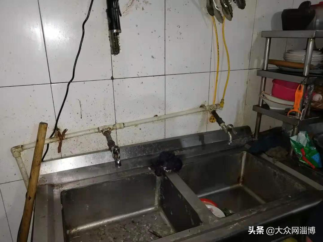 曝光餐饮后厨脏乱差违法吗,曝光滨州多家餐饮店上黑榜