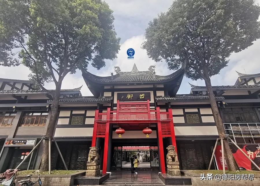 在这些酒精浓度50°的德阳街头，“耍家们”找到了商机