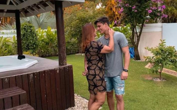 每日足球快评:重压下李铁改口欢迎归化,内马尔点赞亲妈鲜肉恋情