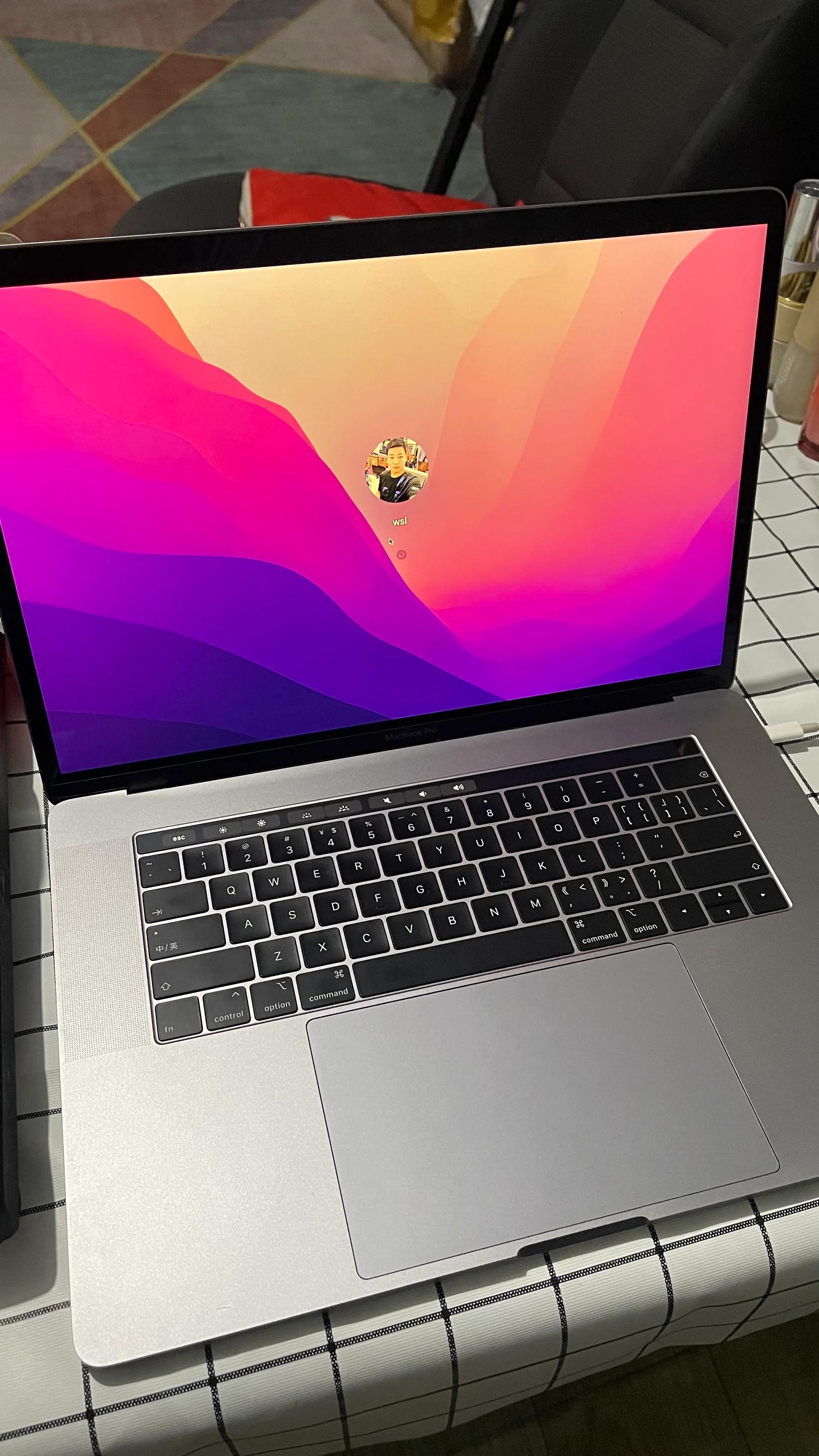 我一天天心怎么这么大呢。买了个二手苹果本这下完犊子了，不充电