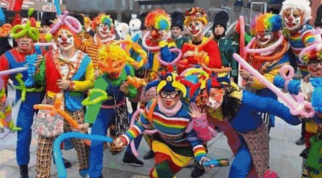 您有一张枣庄万达超市购物卡待领取！还有万味盛典狂欢美食节已经开启！超多福利惊喜都等你来揭晓