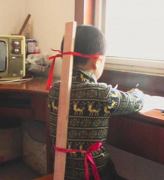 靠墙站，真的可以矫正驼背伸脖子吗？