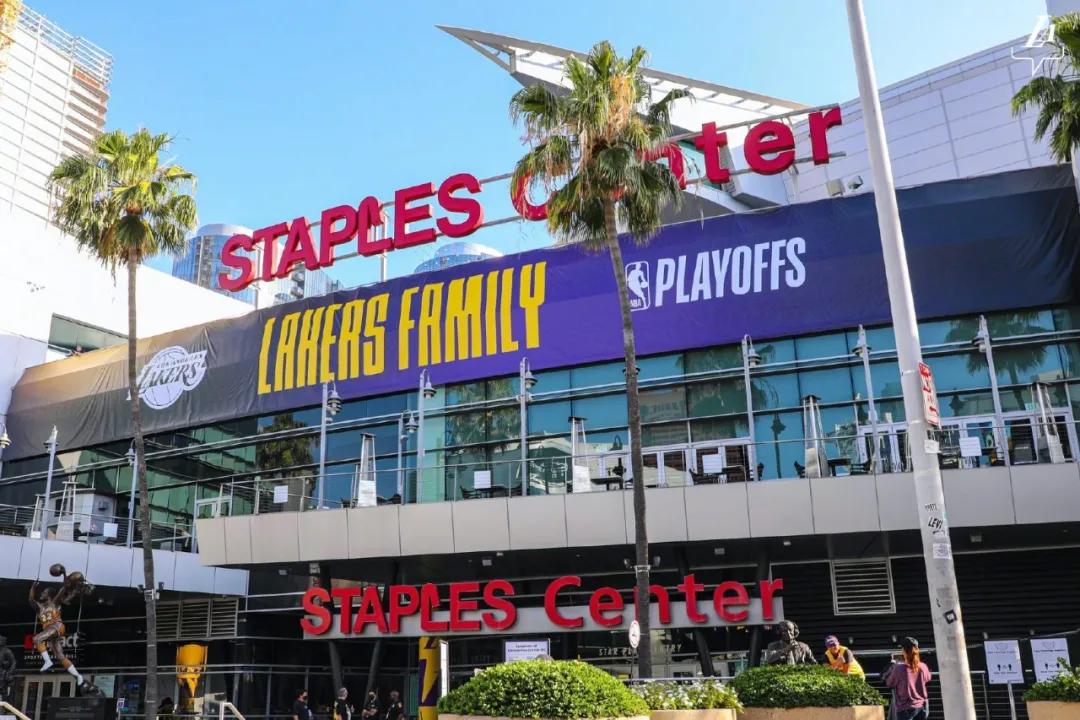 恶犯!2人驱逐!太阳心态崩了!3296天,这场胜利湖人等了整整9年