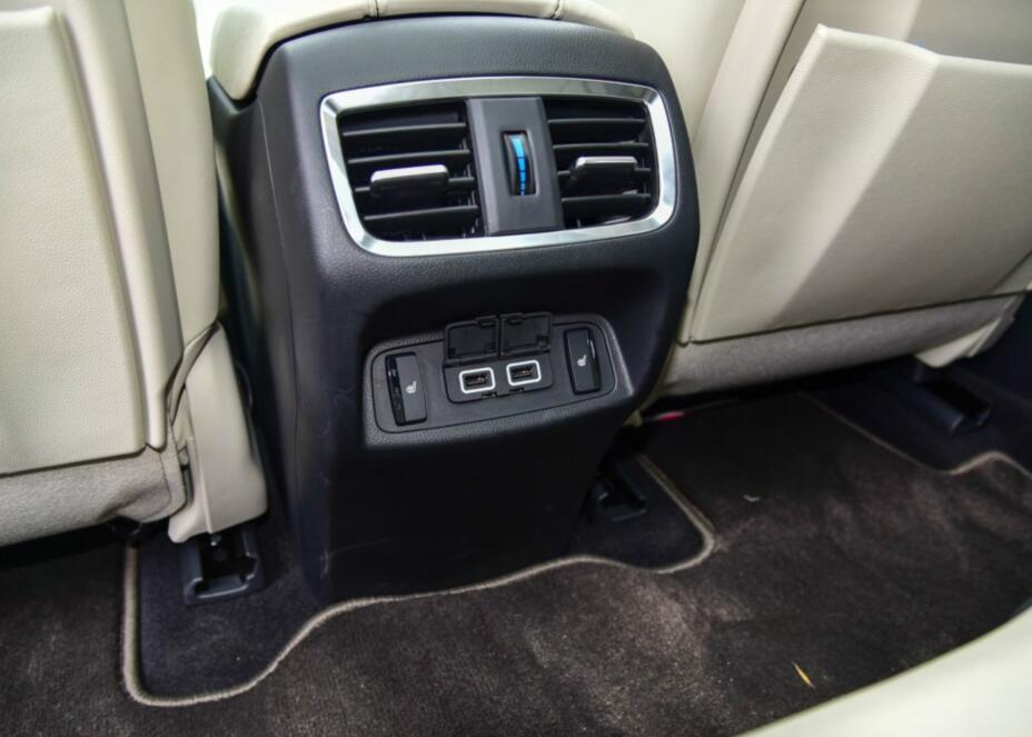 2021讴歌rdx与2022讴歌rdx对比,讴歌rdx内饰空间