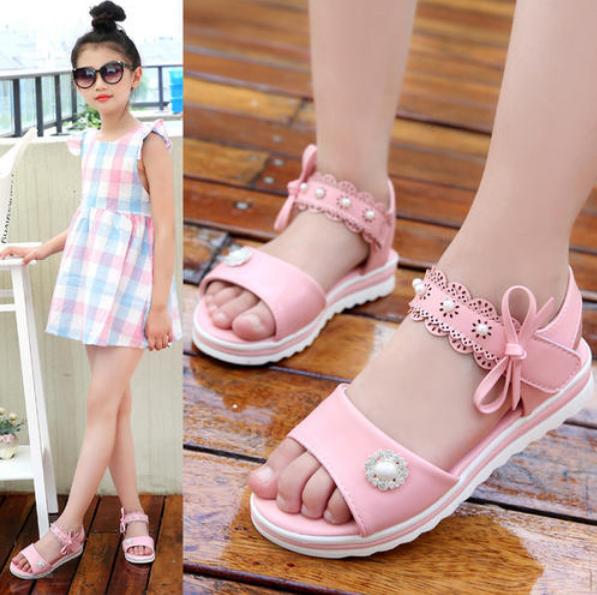 这8种凉鞋被列入黑名单，易致足内翻、X型腿，可别再给娃穿了