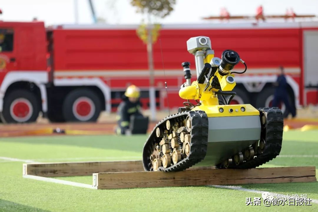 超清大图|衡水“火焰蓝”尖刀汇报表演帅爆啦