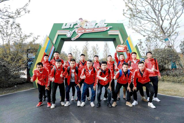 踢球大赛第二轮,足球决赛全场结束