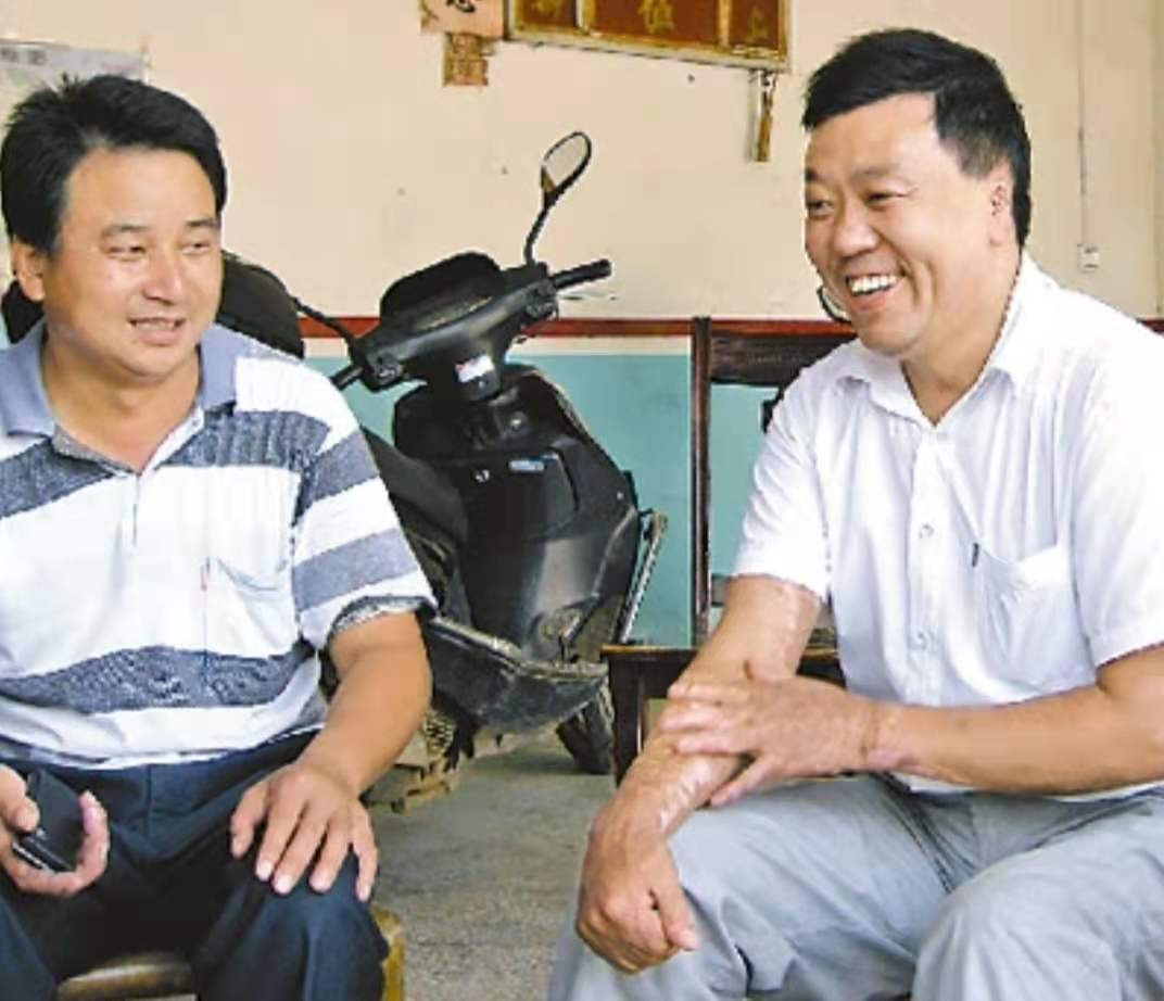 一对夫妻救下两名不慎落水的孩子,12年前翁婿大火救人