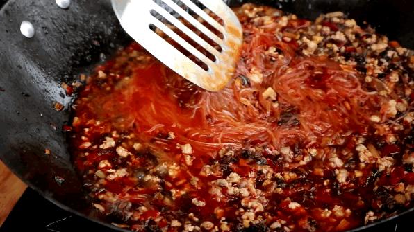 在家怎么炒粉丝不粘锅,粉丝怎么炒才不会粘锅变成一坨